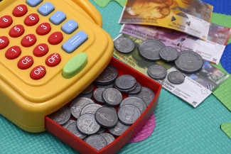 Spielgeld mit Kasse